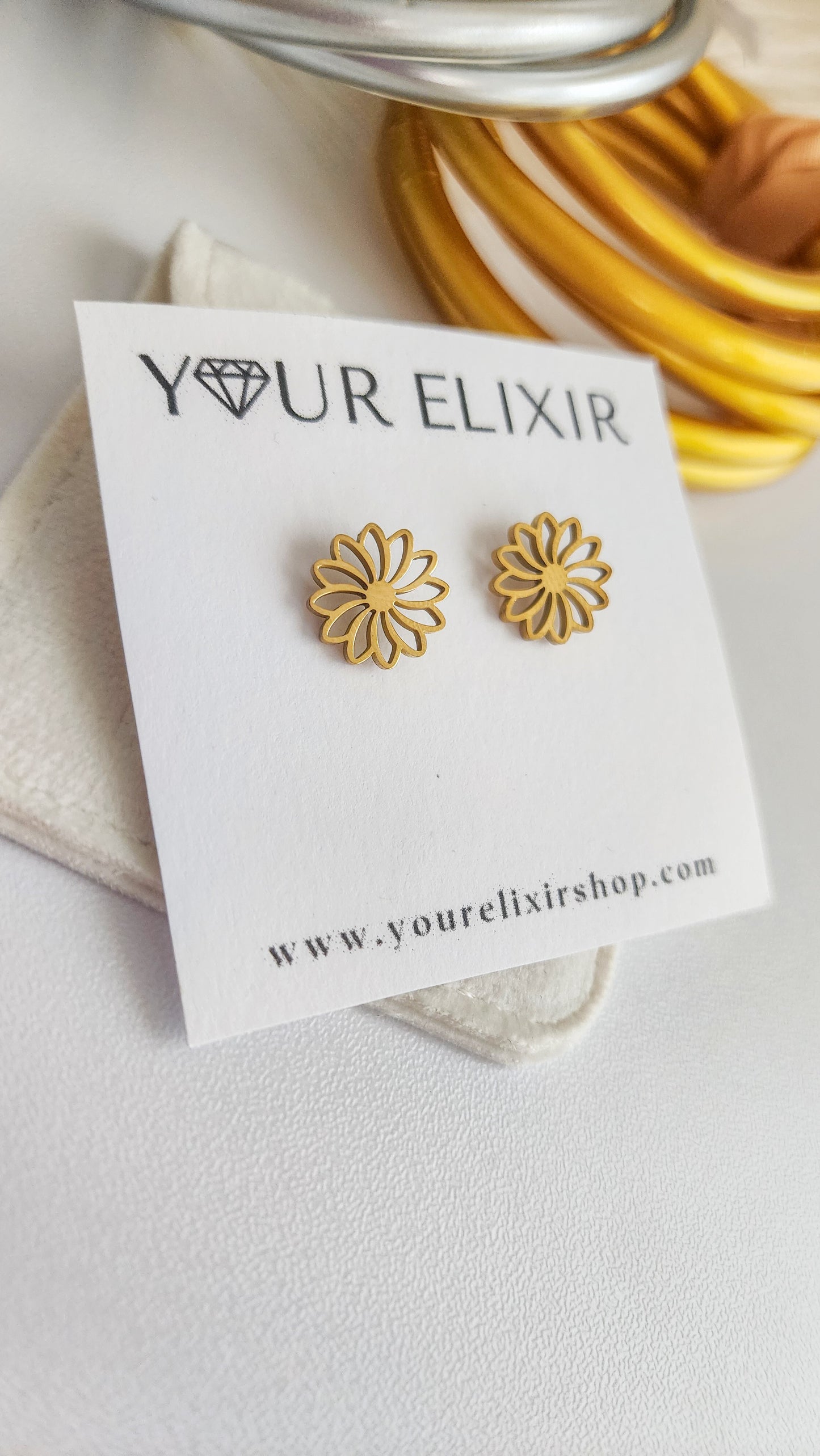 Daisy Flower Stud Earrings