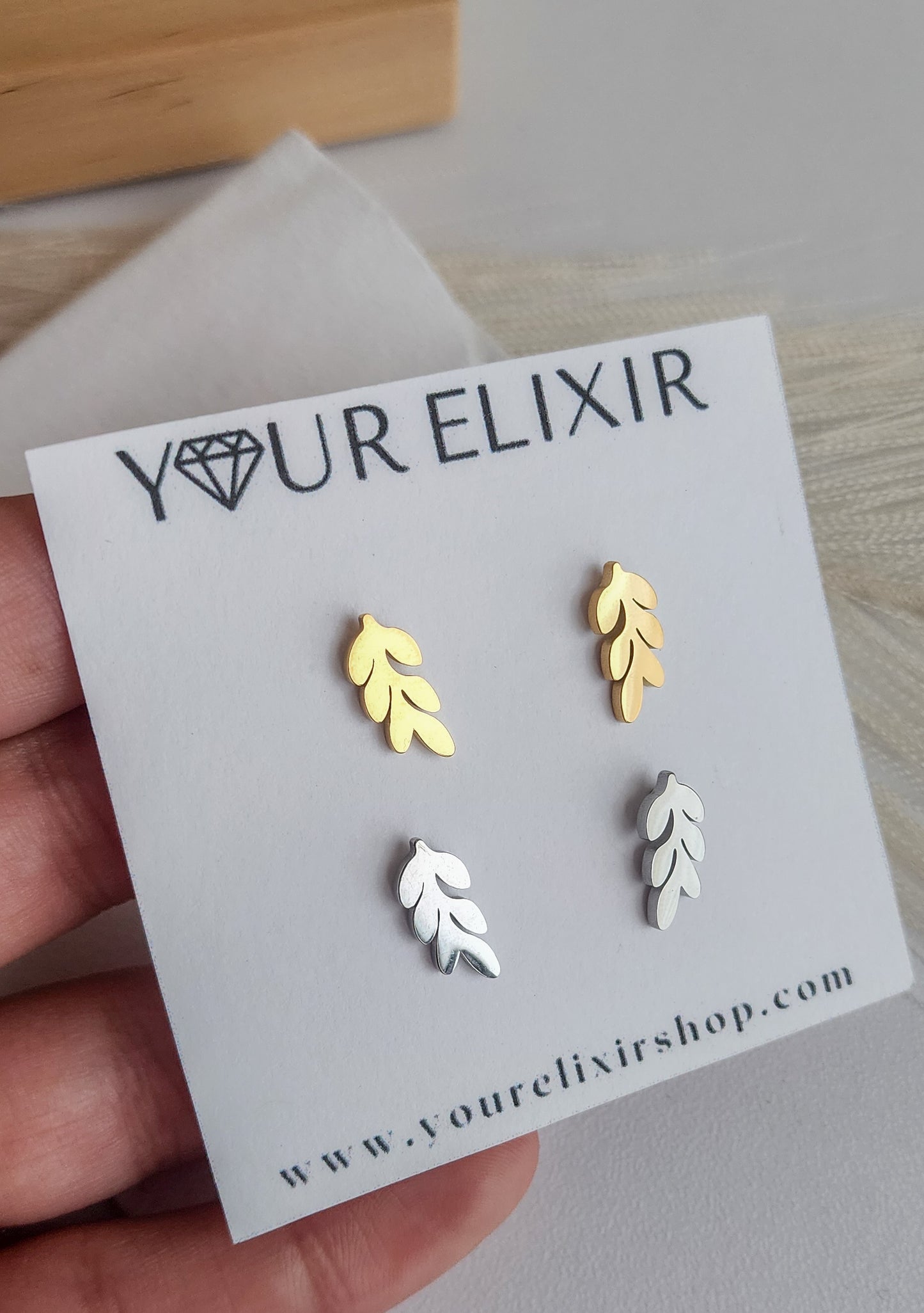 Hanging leaf 🌿 Stud Earrings