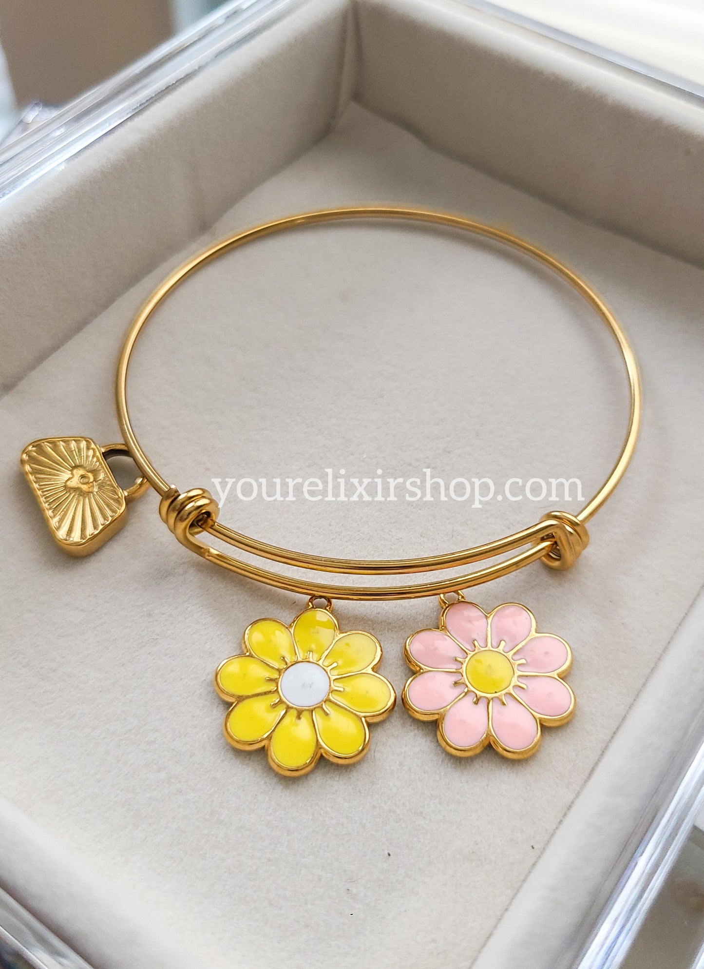 Gold Daisy 🌼 charm