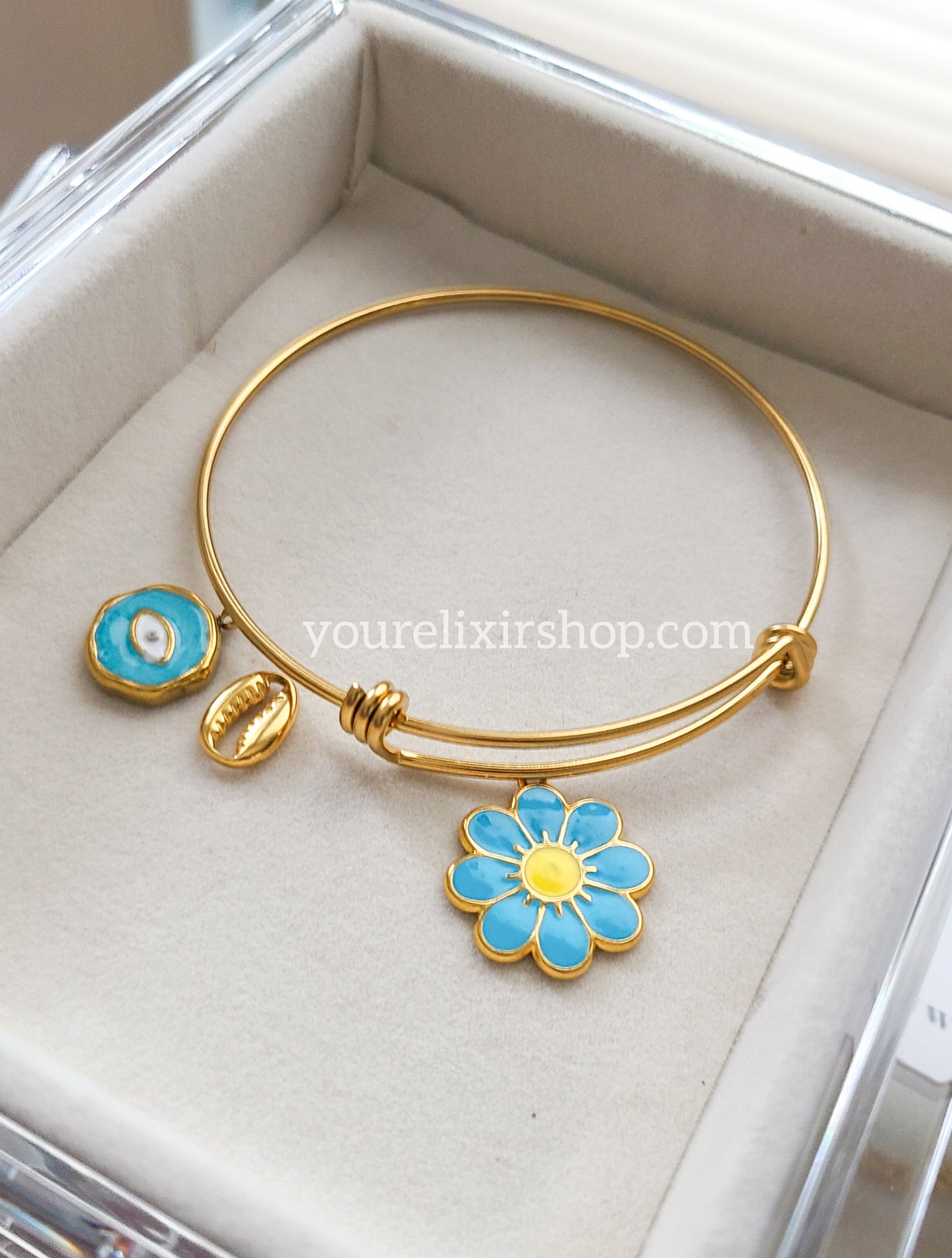 Gold Daisy 🌼 charm